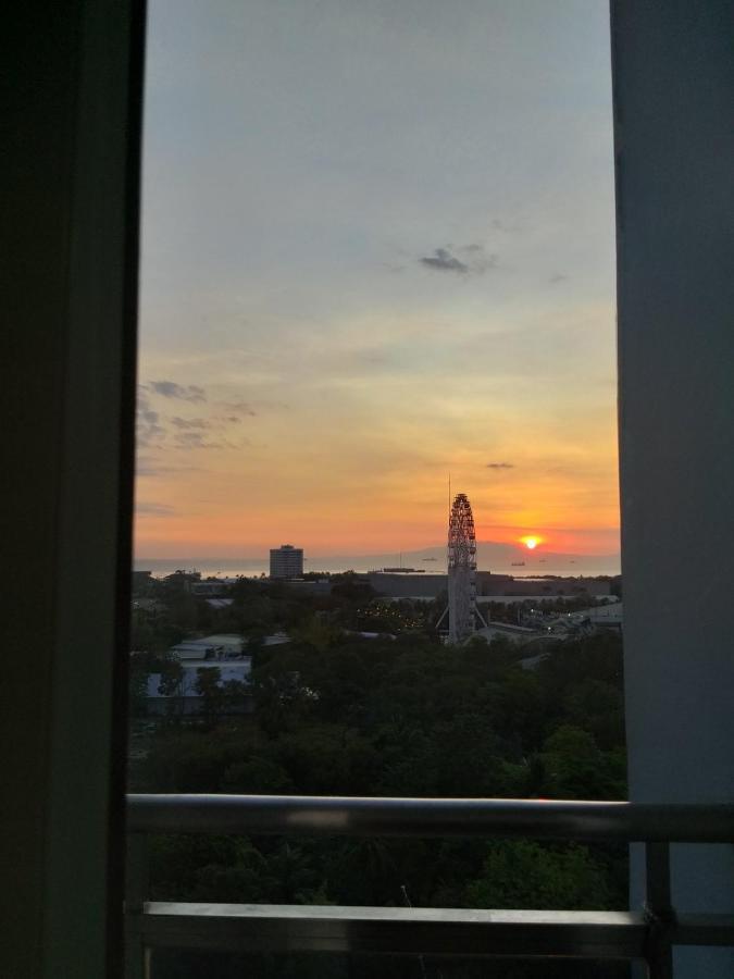 De Luxe, Standard And Studio Suites -The Breeze Residences-Close To Airport,Mall Of Asia, Us Embassy Manila Esterno foto