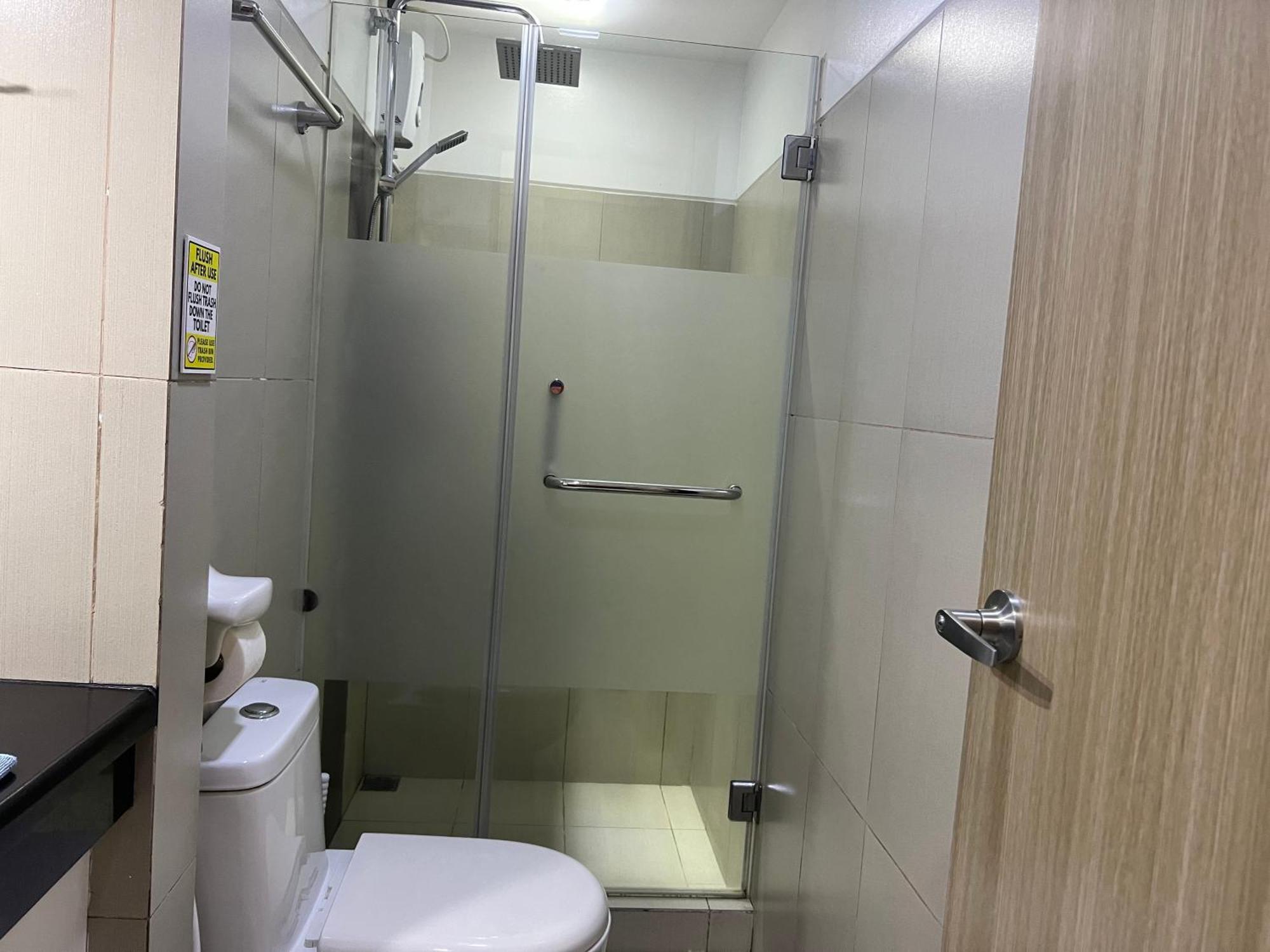 De Luxe, Standard And Studio Suites -The Breeze Residences-Close To Airport,Mall Of Asia, Us Embassy Manila Esterno foto