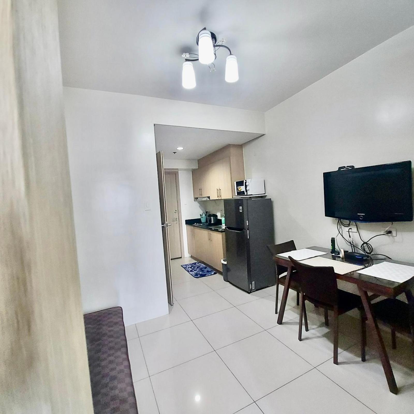 De Luxe, Standard And Studio Suites -The Breeze Residences-Close To Airport,Mall Of Asia, Us Embassy Manila Esterno foto